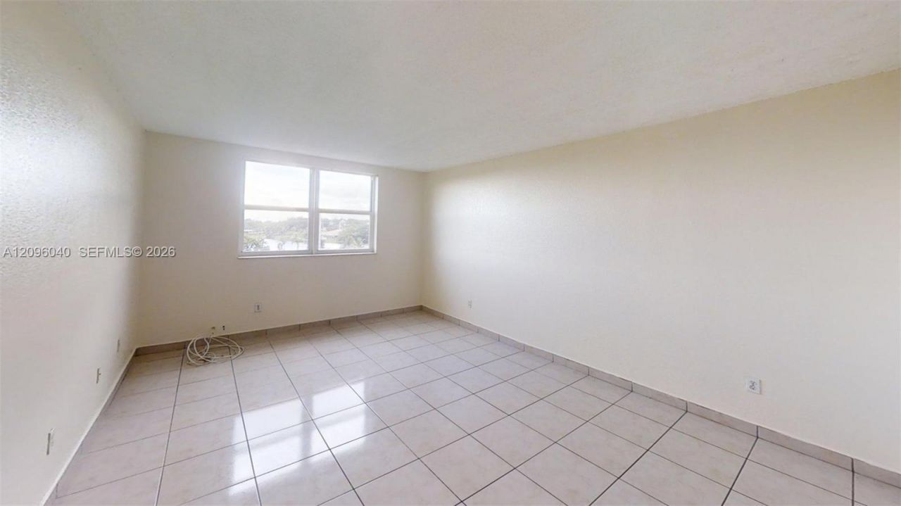 606 W 81st St , Unit 407, Hialeah, FL 33014 Photo