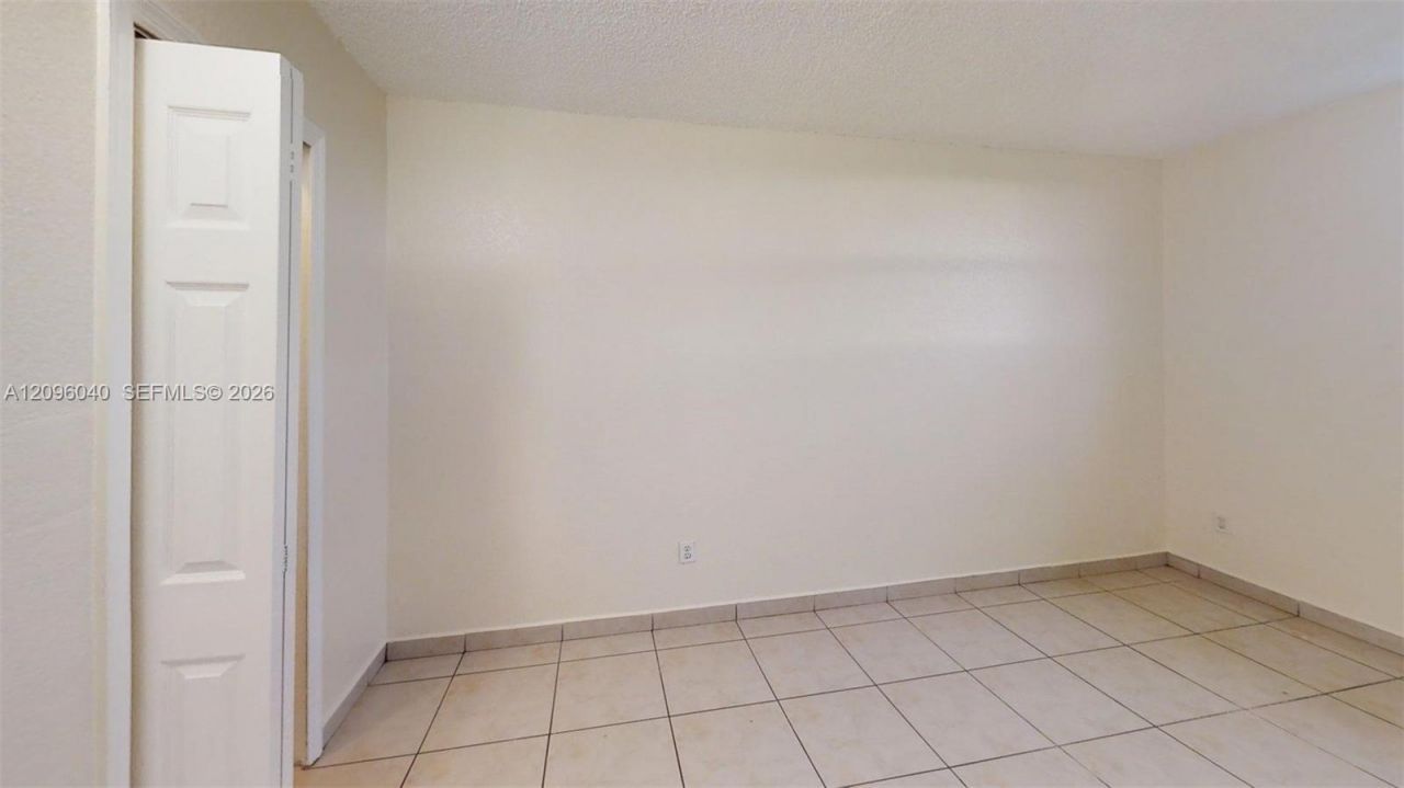 606 W 81st St , Unit 407, Hialeah, FL 33014 Photo