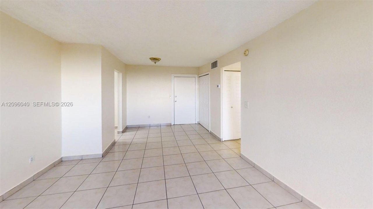 606 W 81st St , Unit 407, Hialeah, FL 33014 Photo