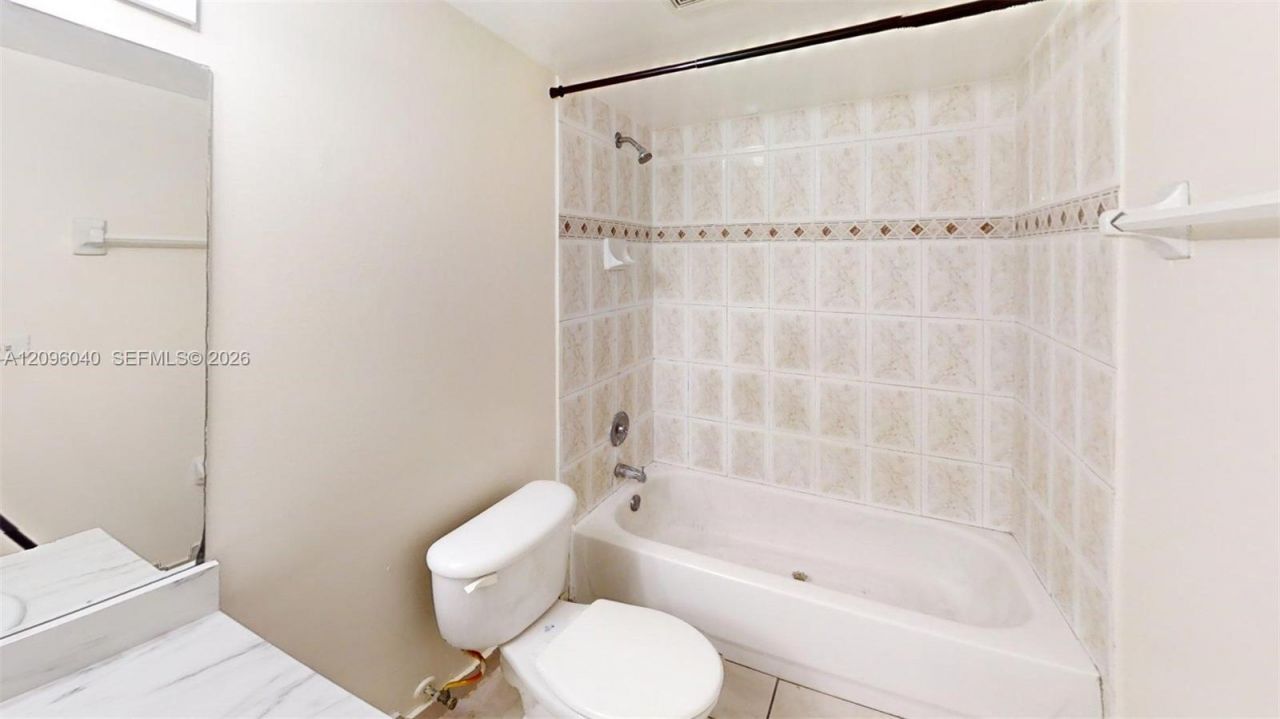 606 W 81st St , Unit 407, Hialeah, FL 33014 Photo