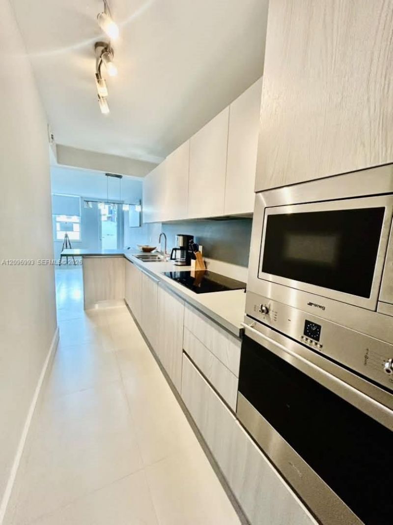 100 Lincoln Rd , Unit 420, Miami Beach, FL 33139 Photo
