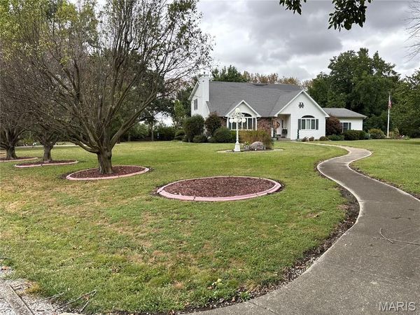 546 S 5th Street , Witt, IL 62094
