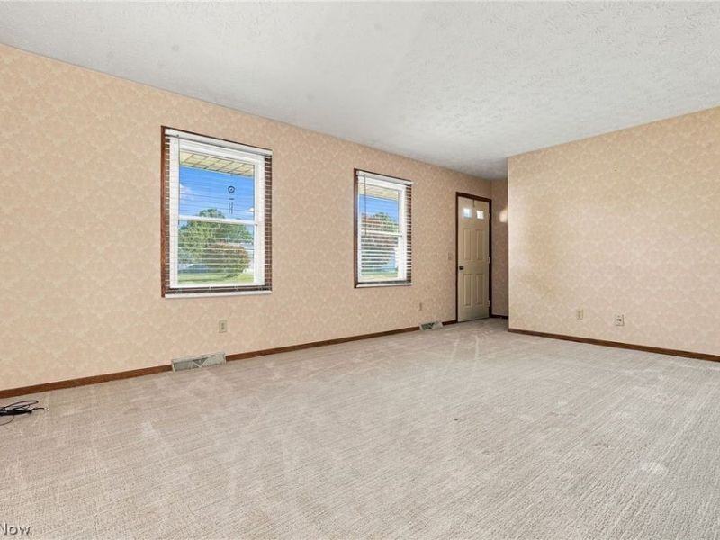 1144 Royce Street NW, Uniontown, OH 44685 Photo 4
