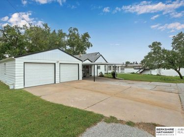 4428 N 7th Street, Carter Lake, IA 51510