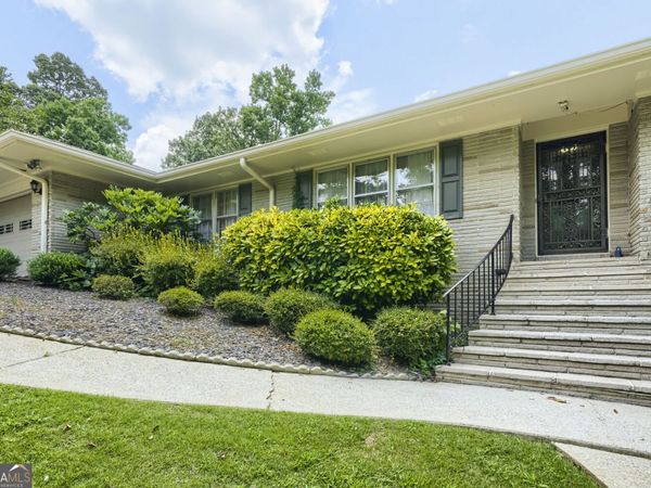 1909 Lake Lucerne Way SW, Lilburn, GA 30047