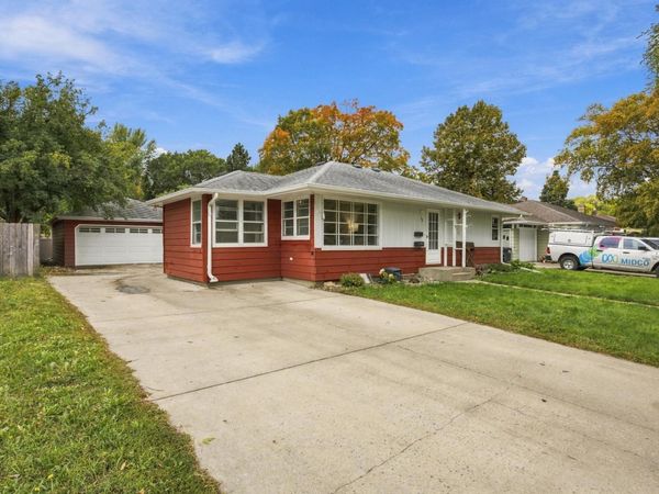 48 17th Avenue N, Fargo, ND 58102