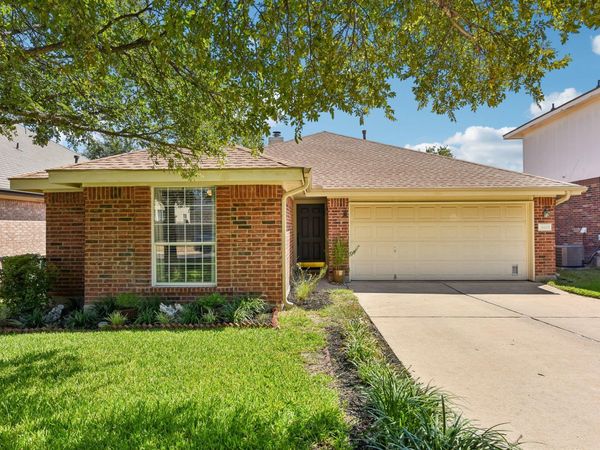 8105 Hawick DR , Round Rock, TX 78681
