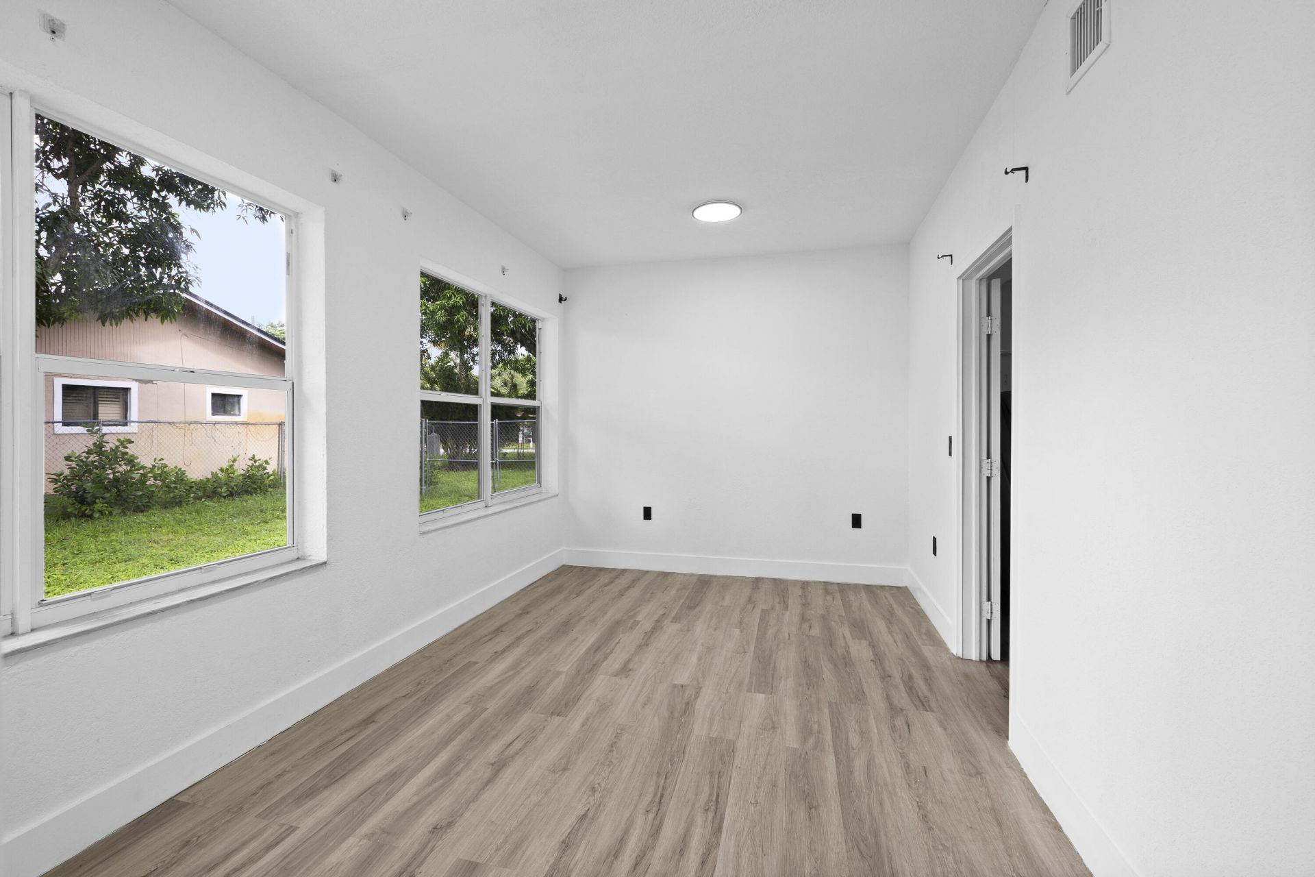28 NE 165th Street, Miami, FL 33162 Photo