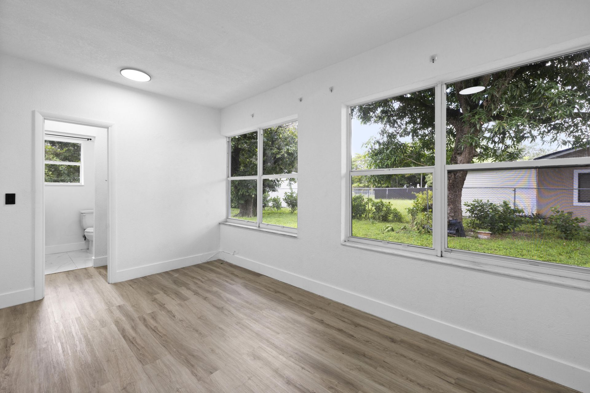 28 NE 165th Street, Miami, FL 33162 Photo