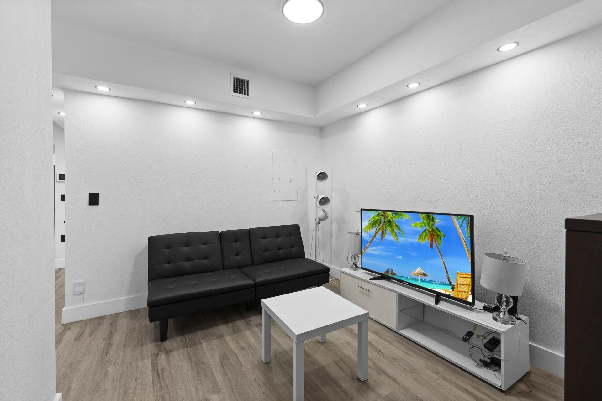 28 NE 165th Street, Miami, FL 33162 Photo
