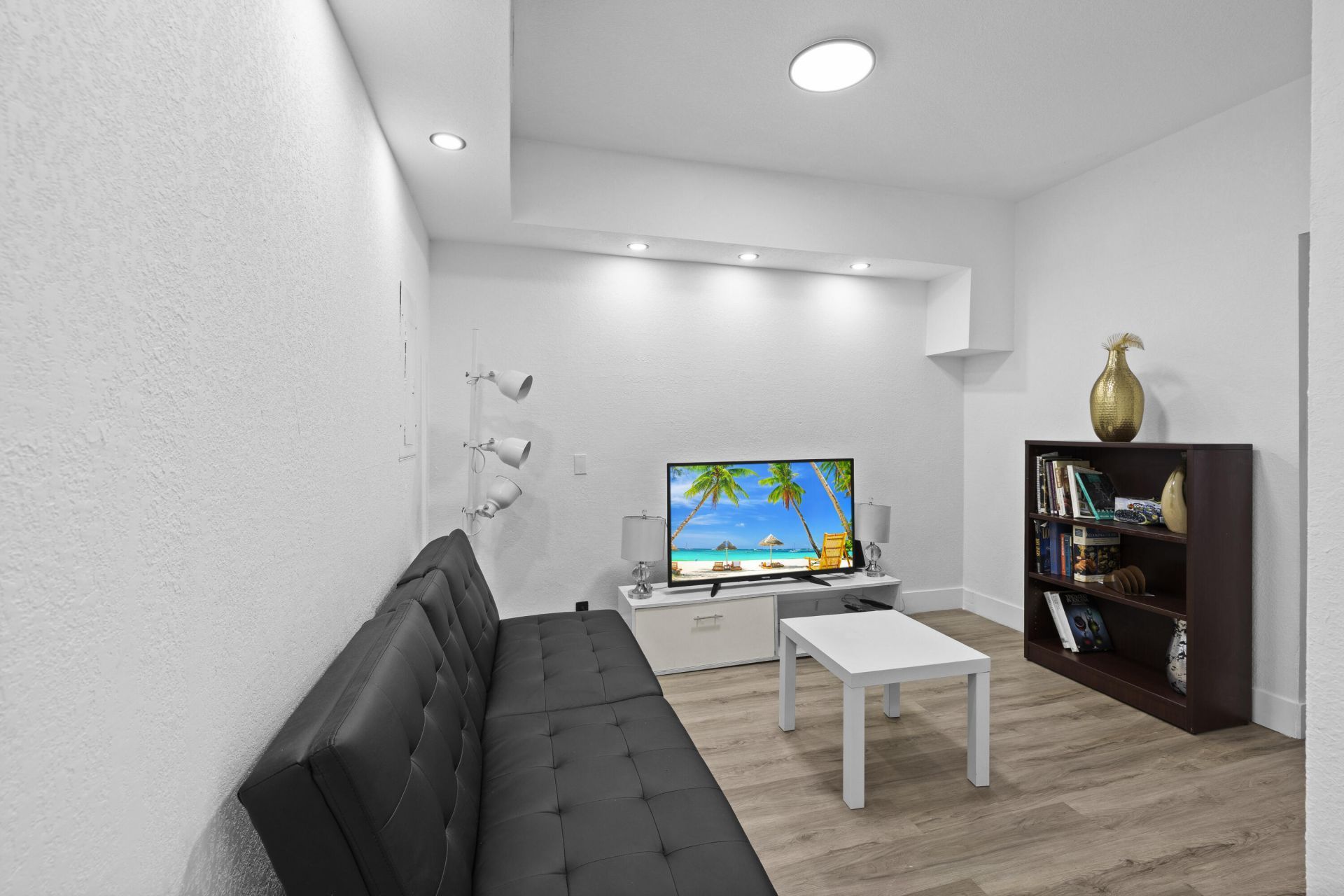 28 NE 165th Street, Miami, FL 33162 Photo