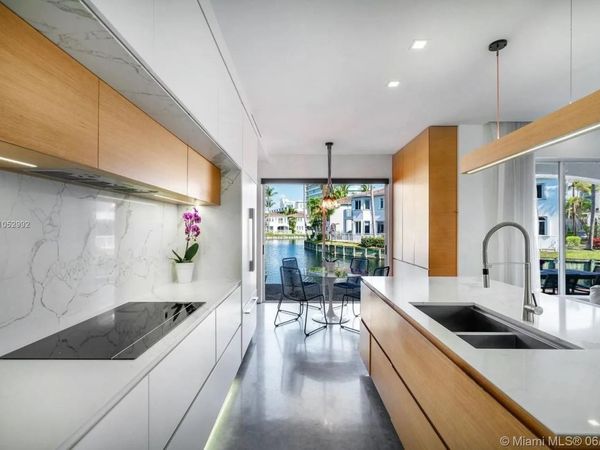 20824 NE 30th Place, Aventura, FL 33180