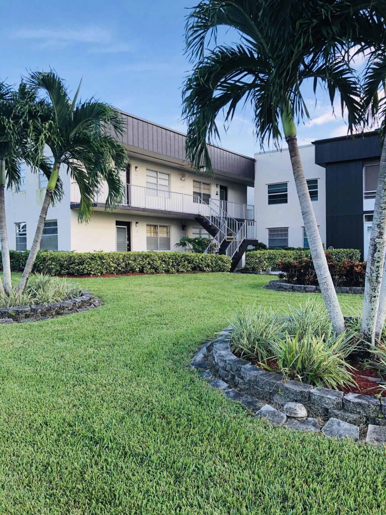 437 Burgundy J N, Unit 437, Delray Beach, FL 33484 Photo