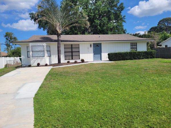 2911 SW Lucerne Street, Port St. Lucie, FL 34953
