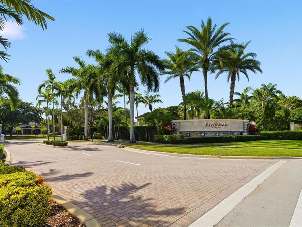 126 Riverwalk Circle E, Unit 126, Plantation, FL 33325