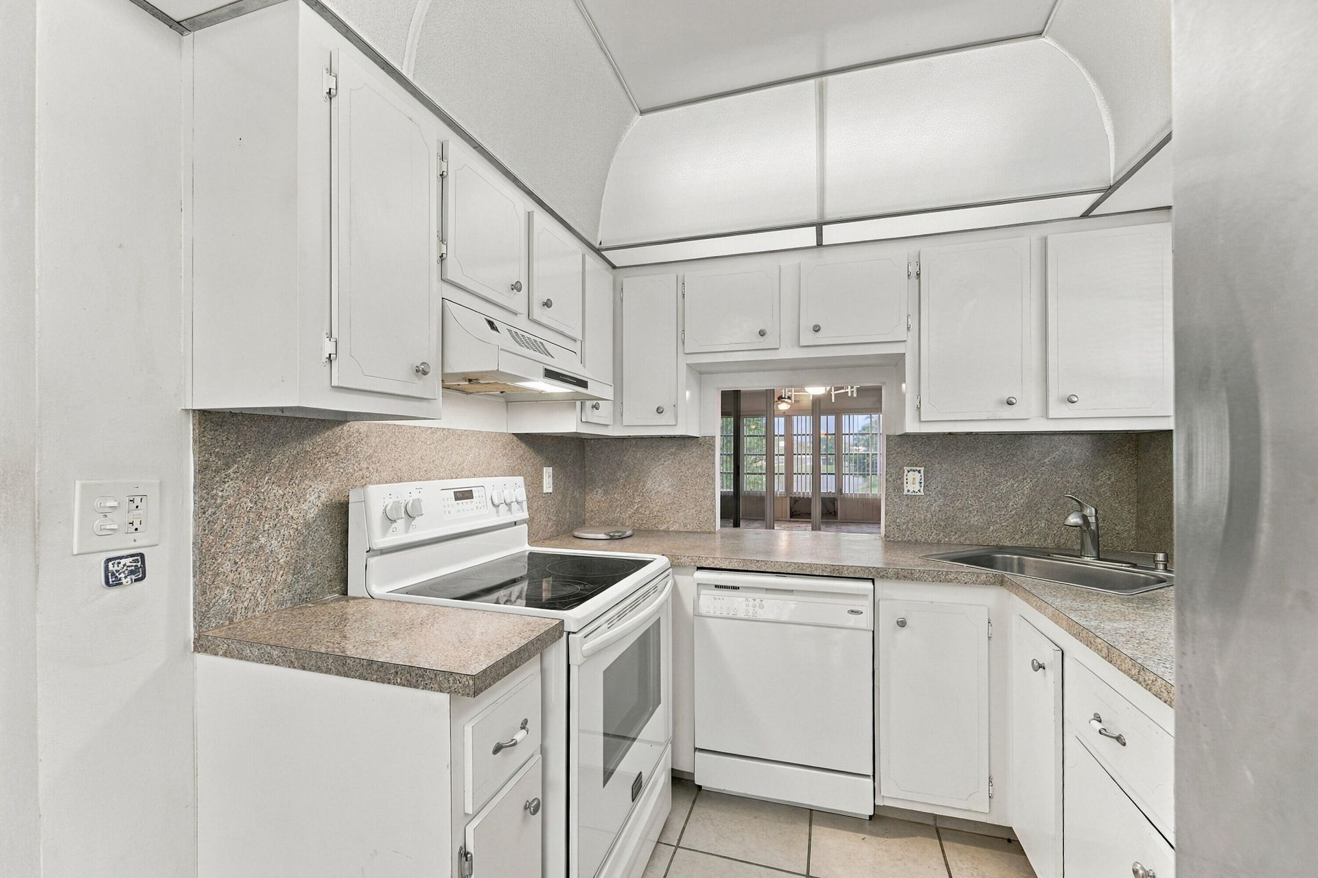6350 NW 62nd Street, Unit 212, Tamarac, FL 33319 Photo