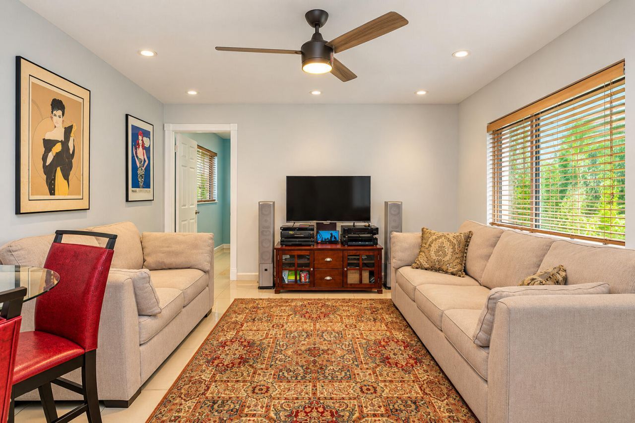 639 Madeline Court, West Palm Beach, FL 33413 Photo