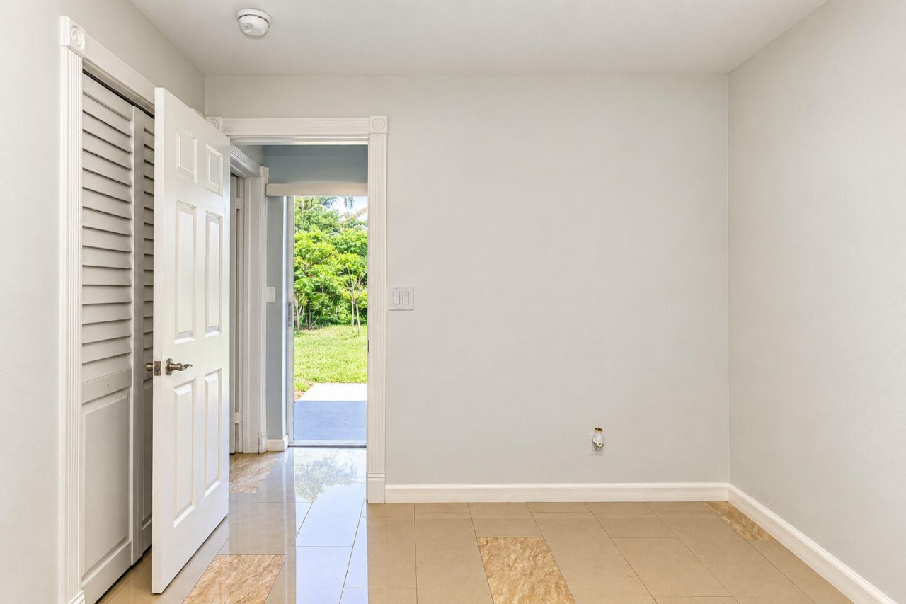 639 Madeline Court, West Palm Beach, FL 33413 Photo