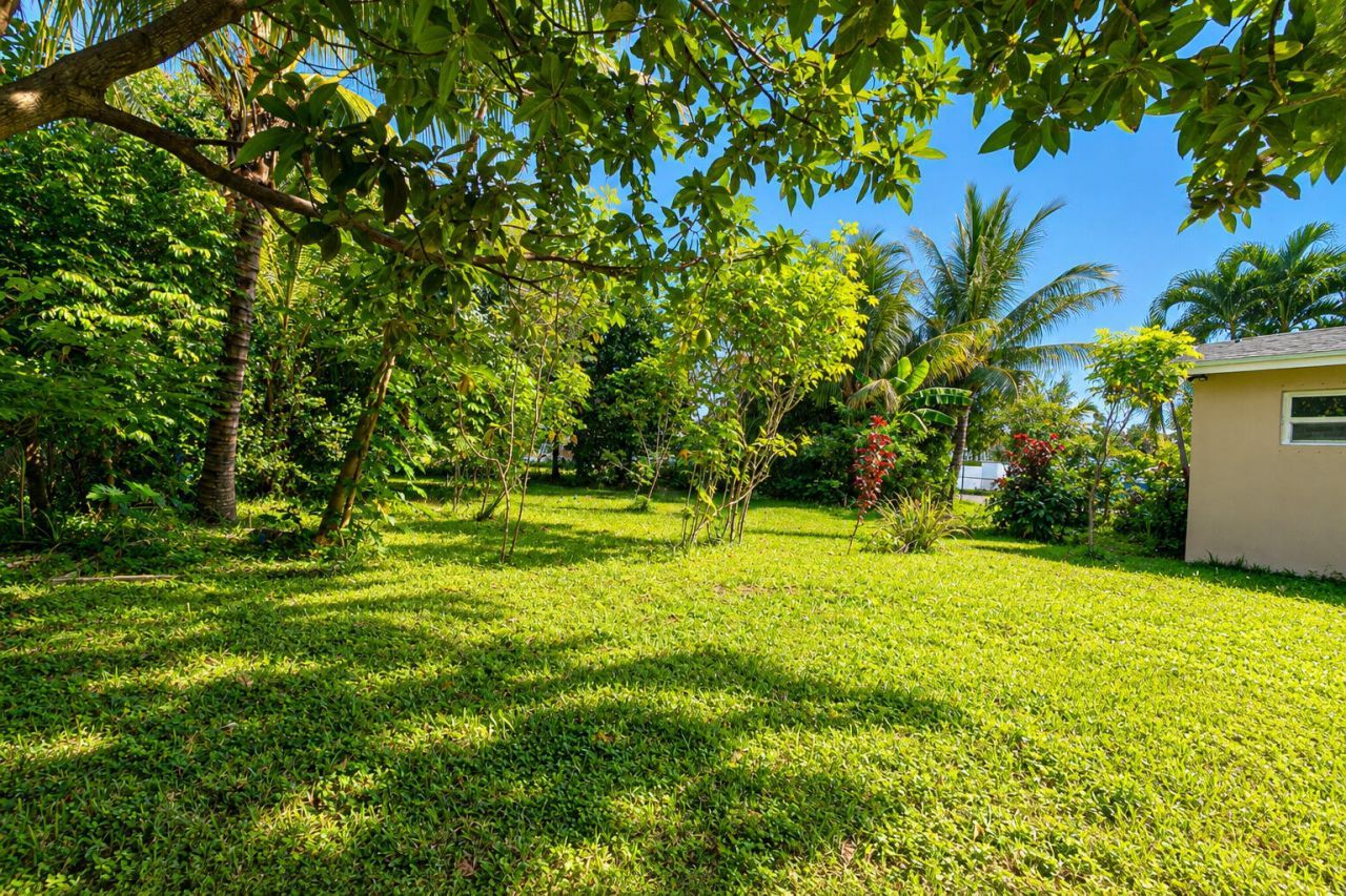 639 Madeline Court, West Palm Beach, FL 33413 Photo