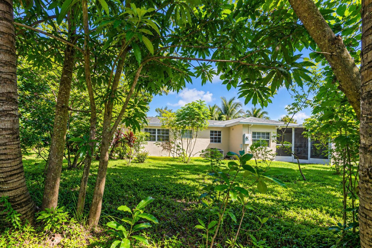 639 Madeline Court, West Palm Beach, FL 33413 Photo