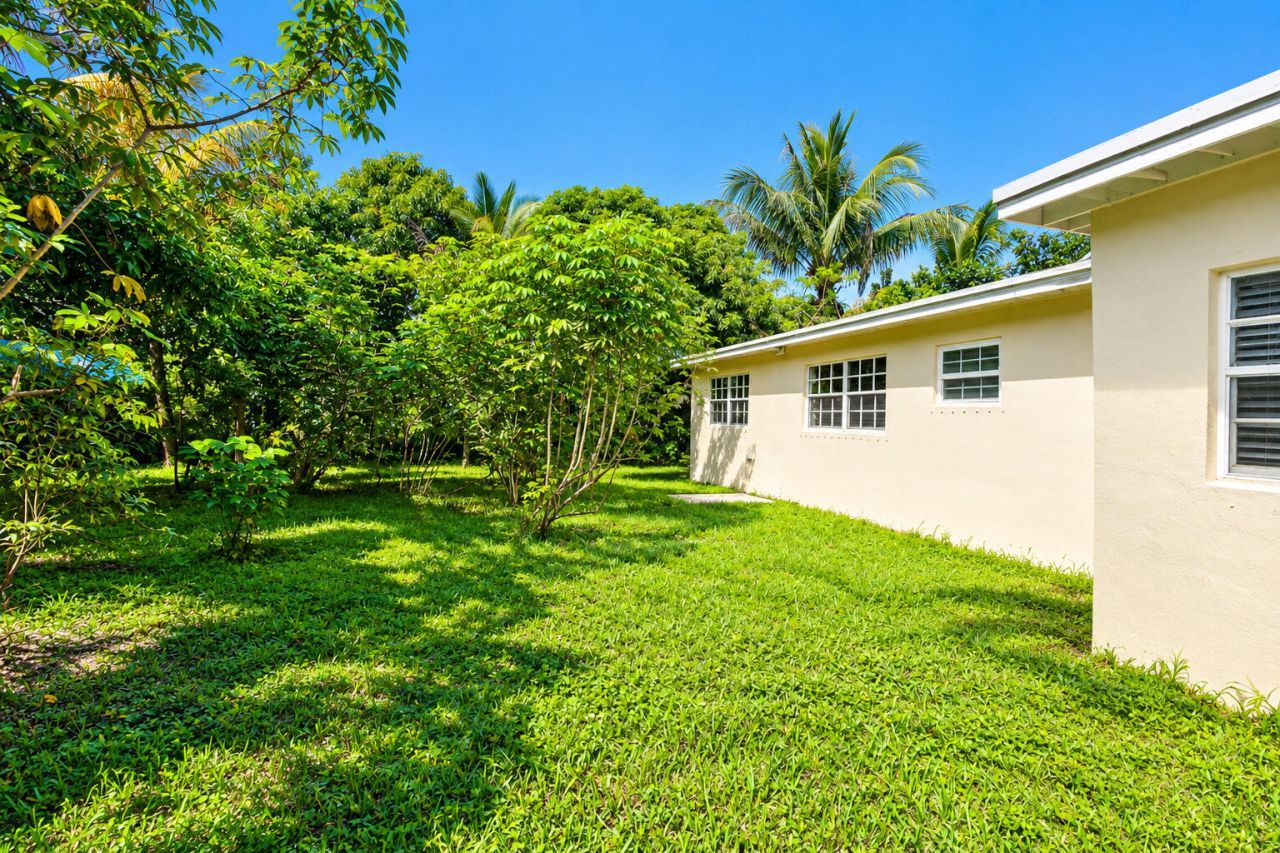 639 Madeline Court, West Palm Beach, FL 33413 Photo