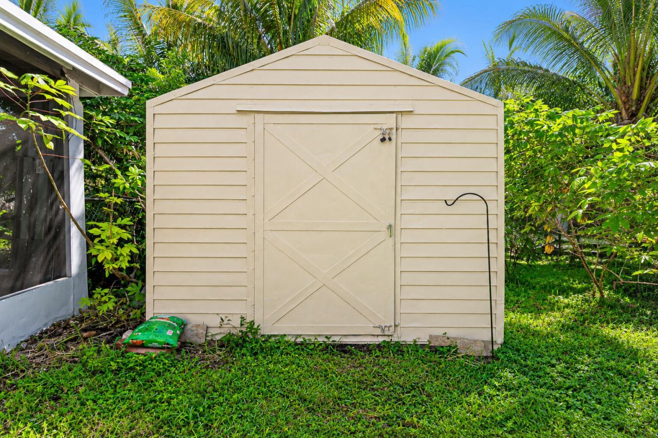639 Madeline Court, West Palm Beach, FL 33413 Photo