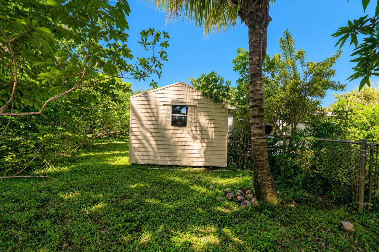639 Madeline Court, West Palm Beach, FL 33413 Photo