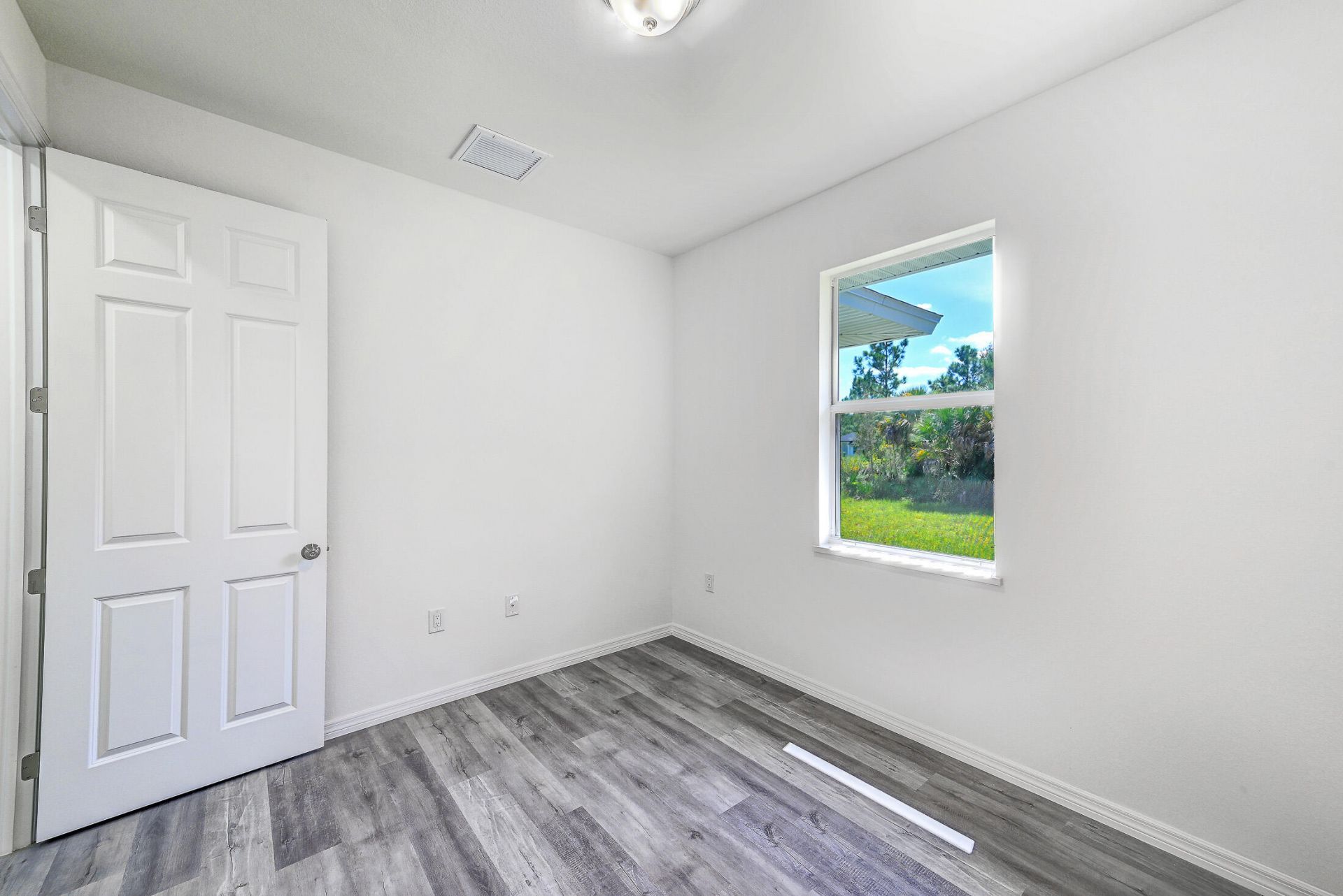 370 Chalet Avenue S, Lehigh Acres, FL 33974 Photo