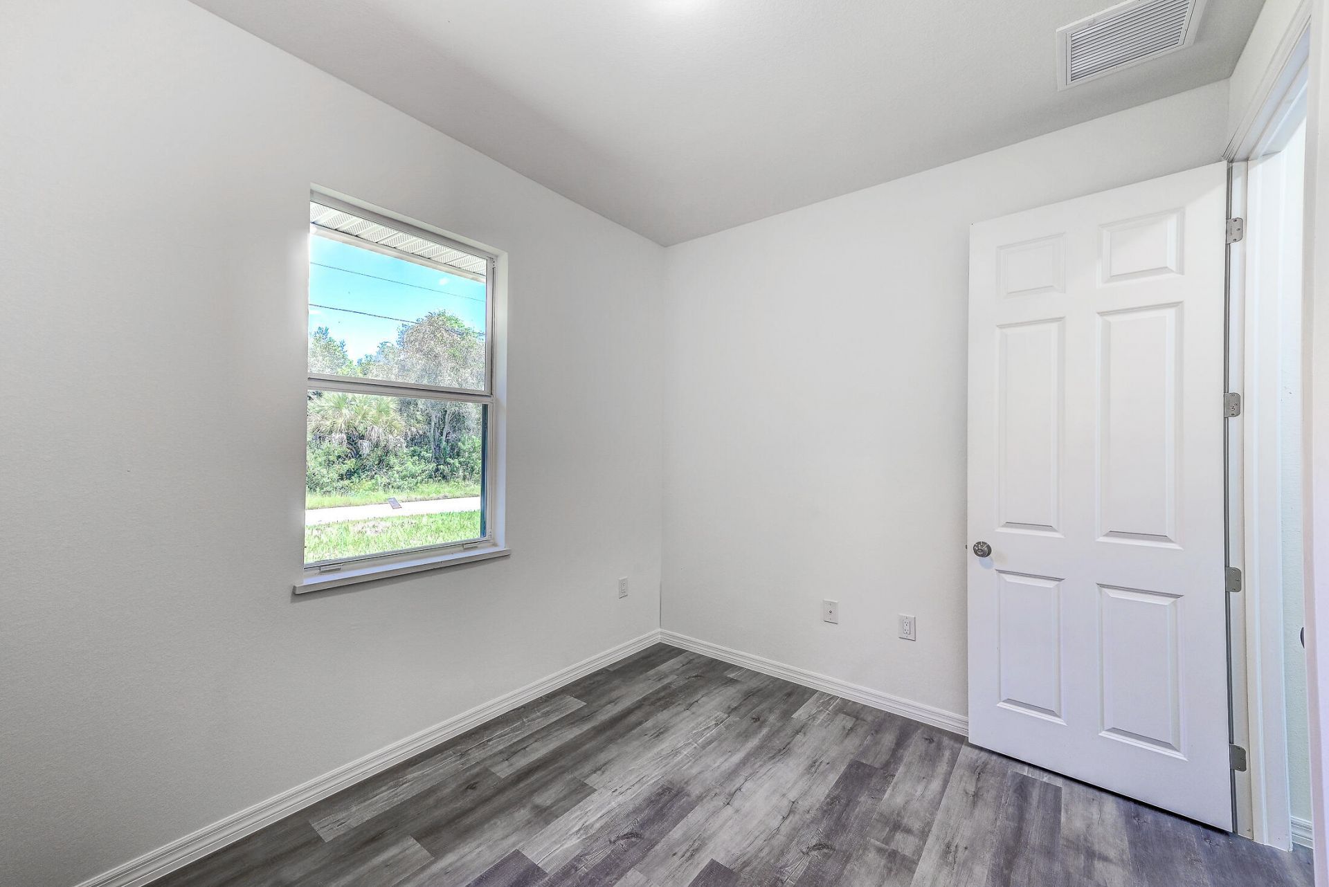 370 Chalet Avenue S, Lehigh Acres, FL 33974 Photo