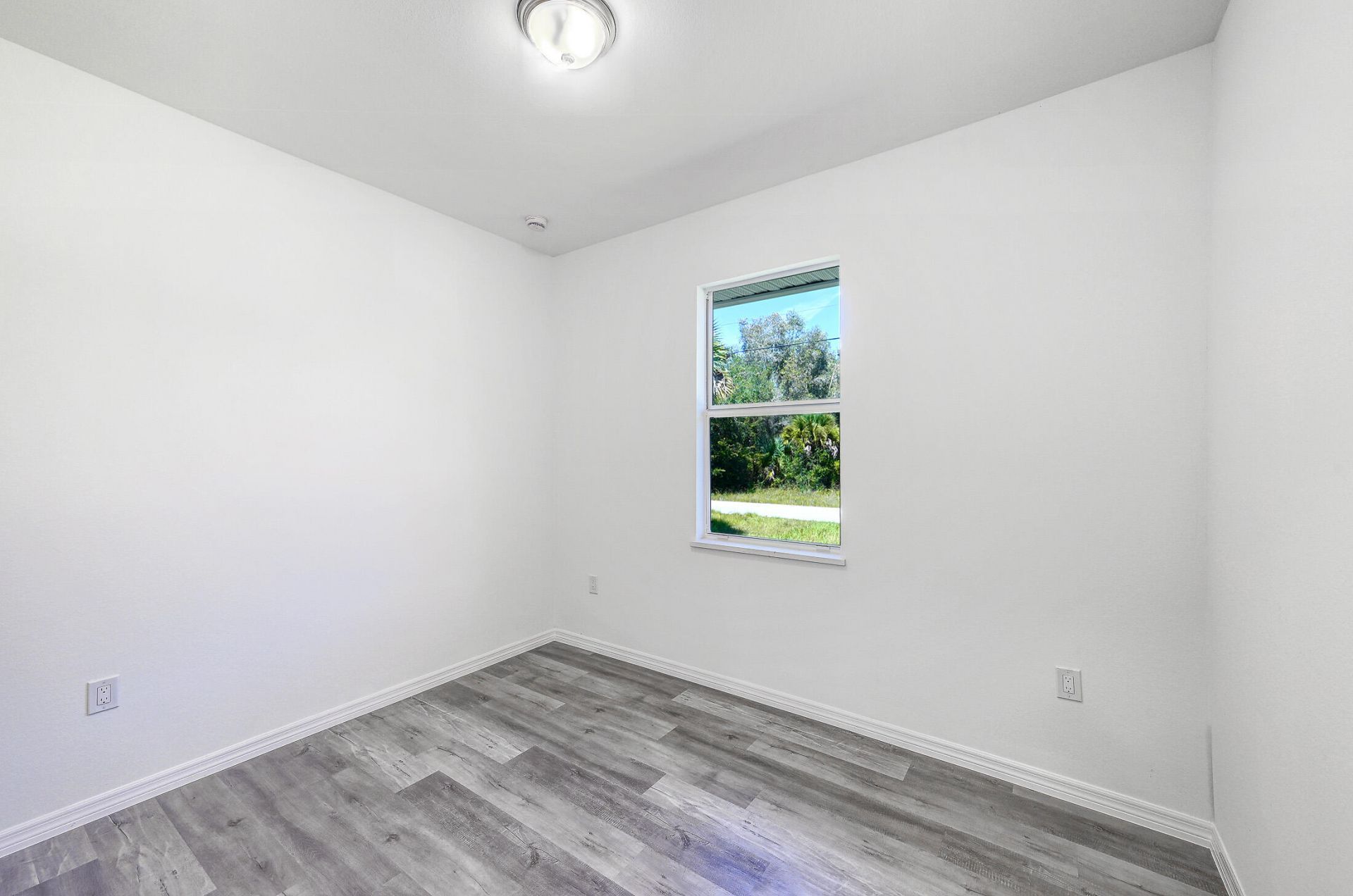 370 Chalet Avenue S, Lehigh Acres, FL 33974 Photo