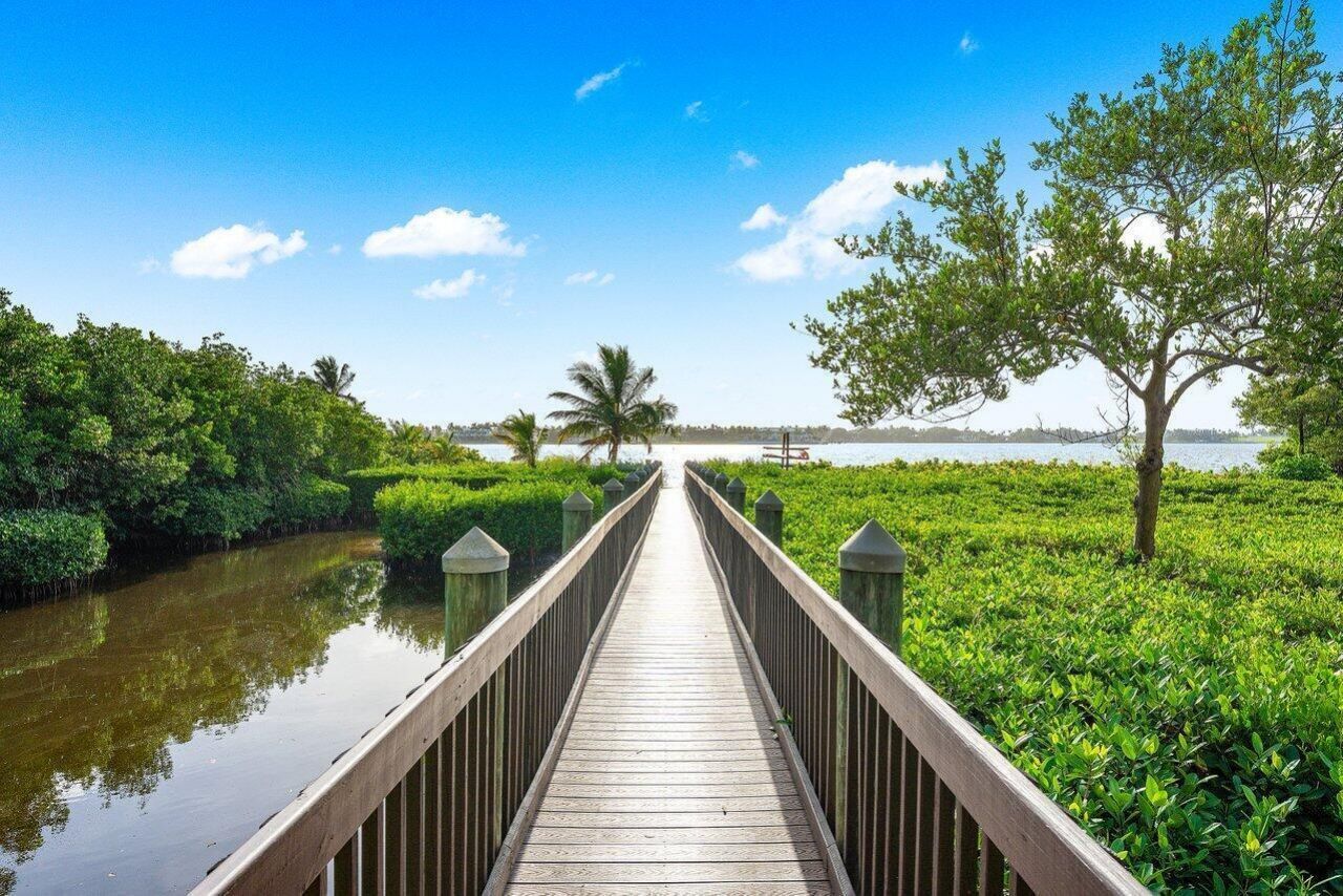 910 Via Villagio, Hypoluxo, FL 33462 Photo
