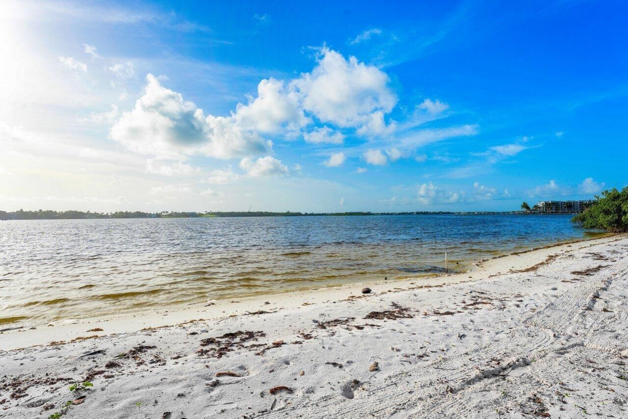 910 Via Villagio, Hypoluxo, FL 33462 Photo