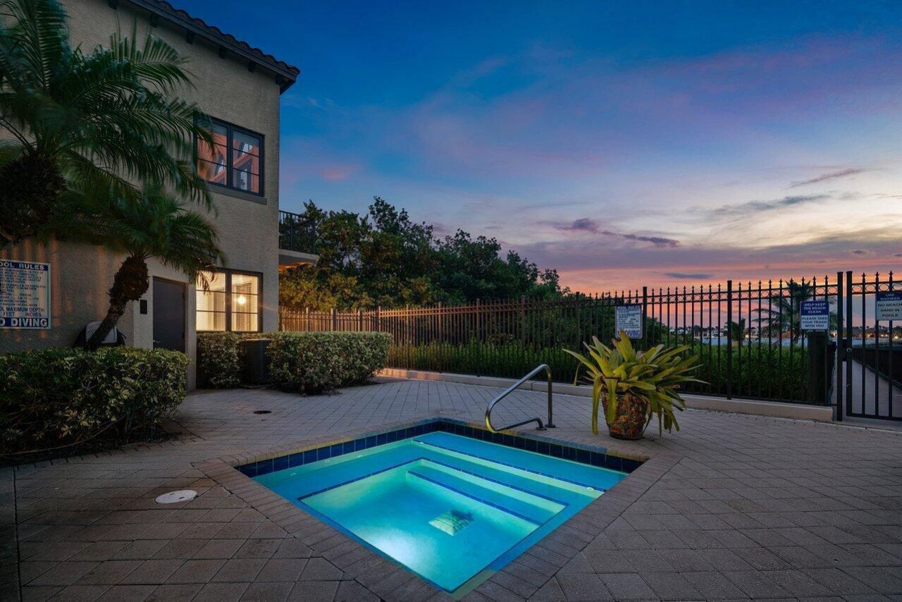 910 Via Villagio, Hypoluxo, FL 33462 Photo