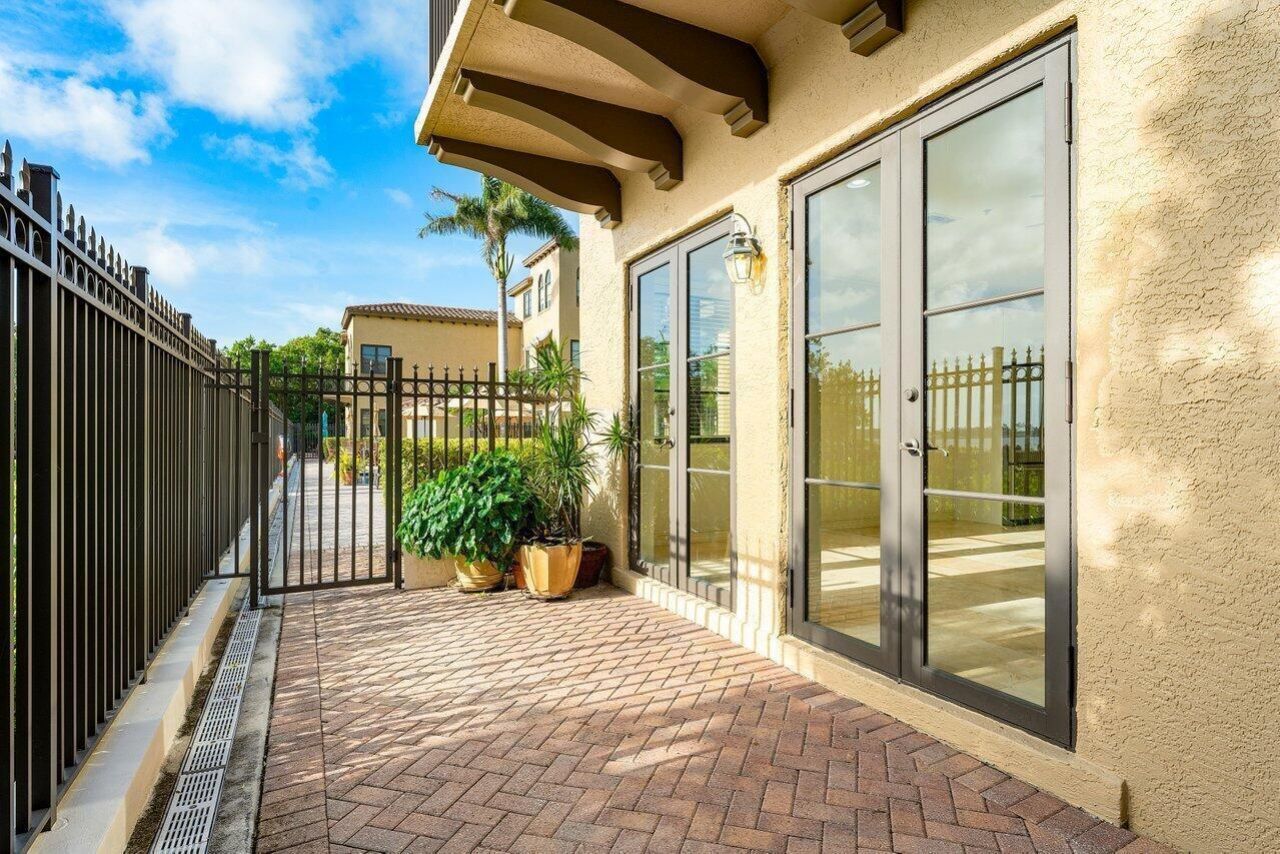 910 Via Villagio, Hypoluxo, FL 33462 Photo
