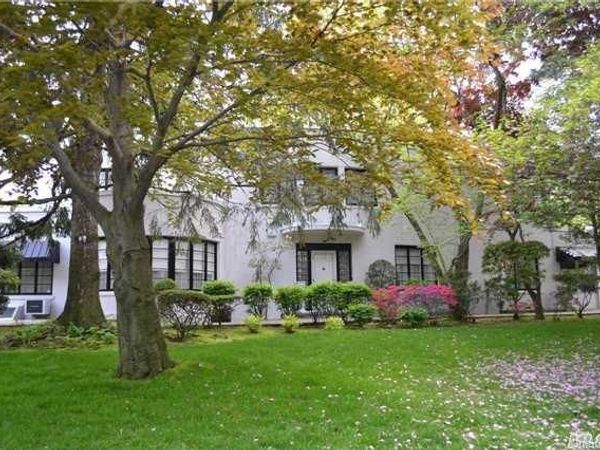 20050 Grand Central Parkway , Queens Village, NY 11427