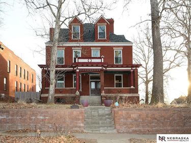 3825 S 25th Street, Omaha, NE 68107