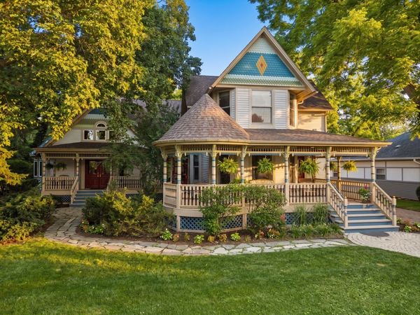 636 N Dunton Avenue , Arlington Heights, IL 60004