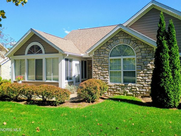 2279 Whispering Pines Drive , Toledo, OH 43617