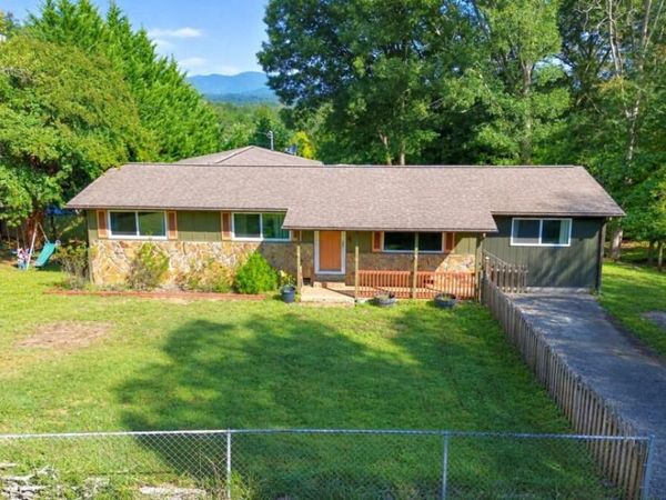 516 Hillcrest Drive, Mccaysville, GA 30555
