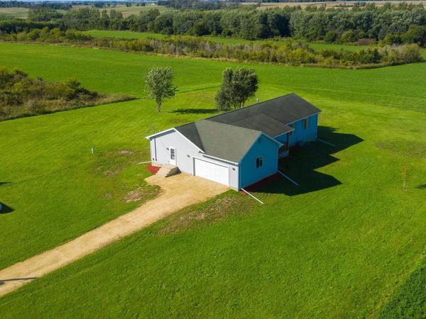 2205 Amherst Place, Charles City, IA 50616