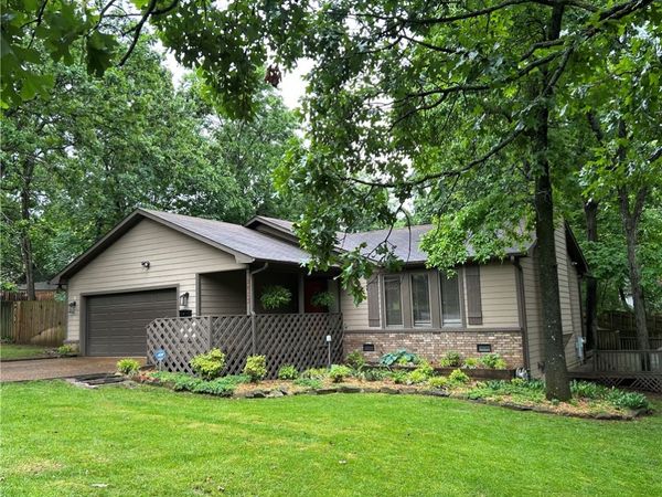 2413 E Twin Oaks Court , Fayetteville, AR 72703