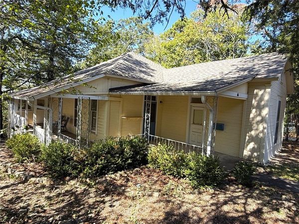 44 Ridgeway Avenue , Eureka Springs, AR 72632