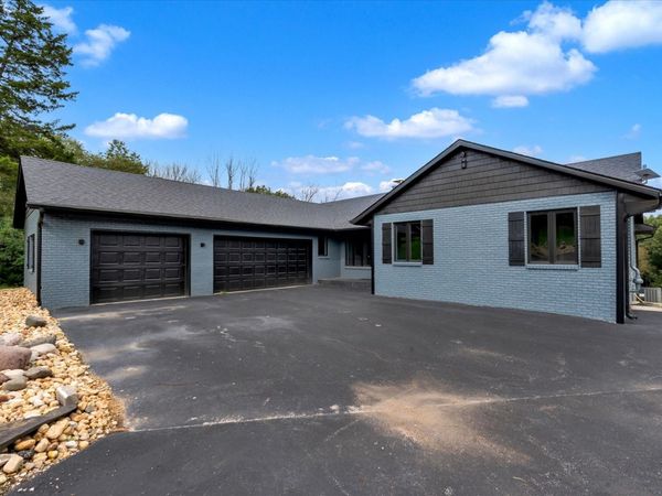 11700 61st Avenue Place , Blue Grass, IA 52726