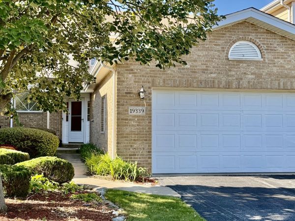 19339 Lisadell Drive, Tinley Park, IL 60487