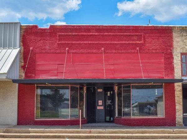 210 S Blackburn Street , Brady, TX 76825