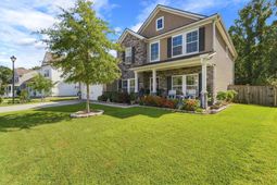 560 Mountain Laurel Circle photo 4