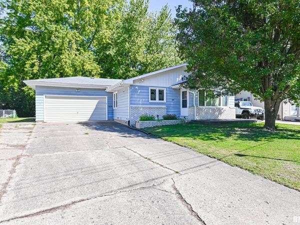 2017 WINDSOR Street, Pekin, IL 61554