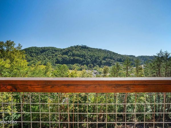 3004 Crestview Court, Sevierville, TN 37862