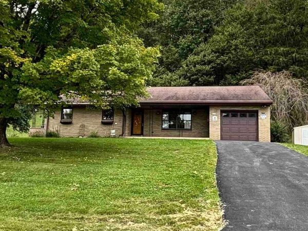 717 Maple Avenue, Philippi, WV 26416