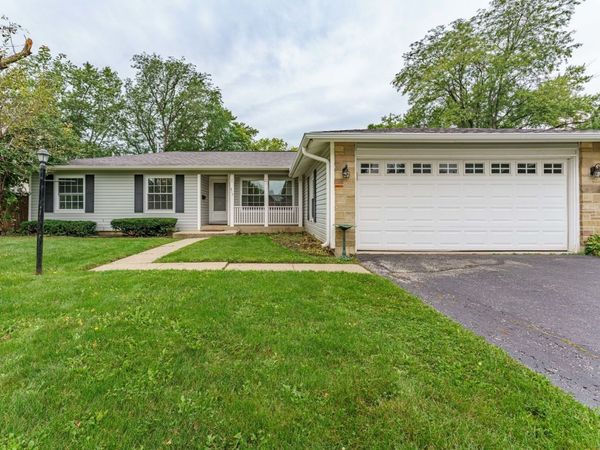 212 Wellington Avenue , Elk Grove Village, IL 60007